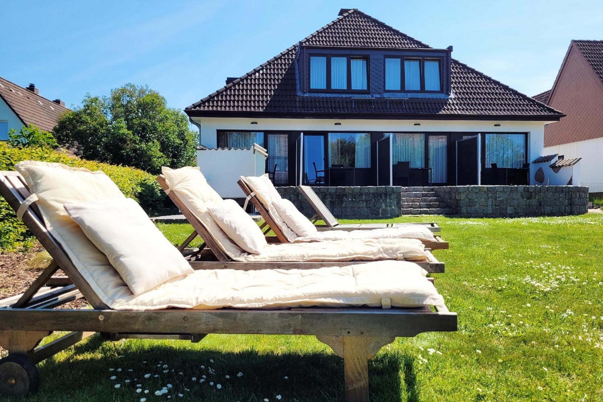 Hochwertige Ferienwohnung Mit Sonnenterrasse & Gartenblick, Nur Wenige Gehminuten Zum Strand Scharbeutz Exterior foto