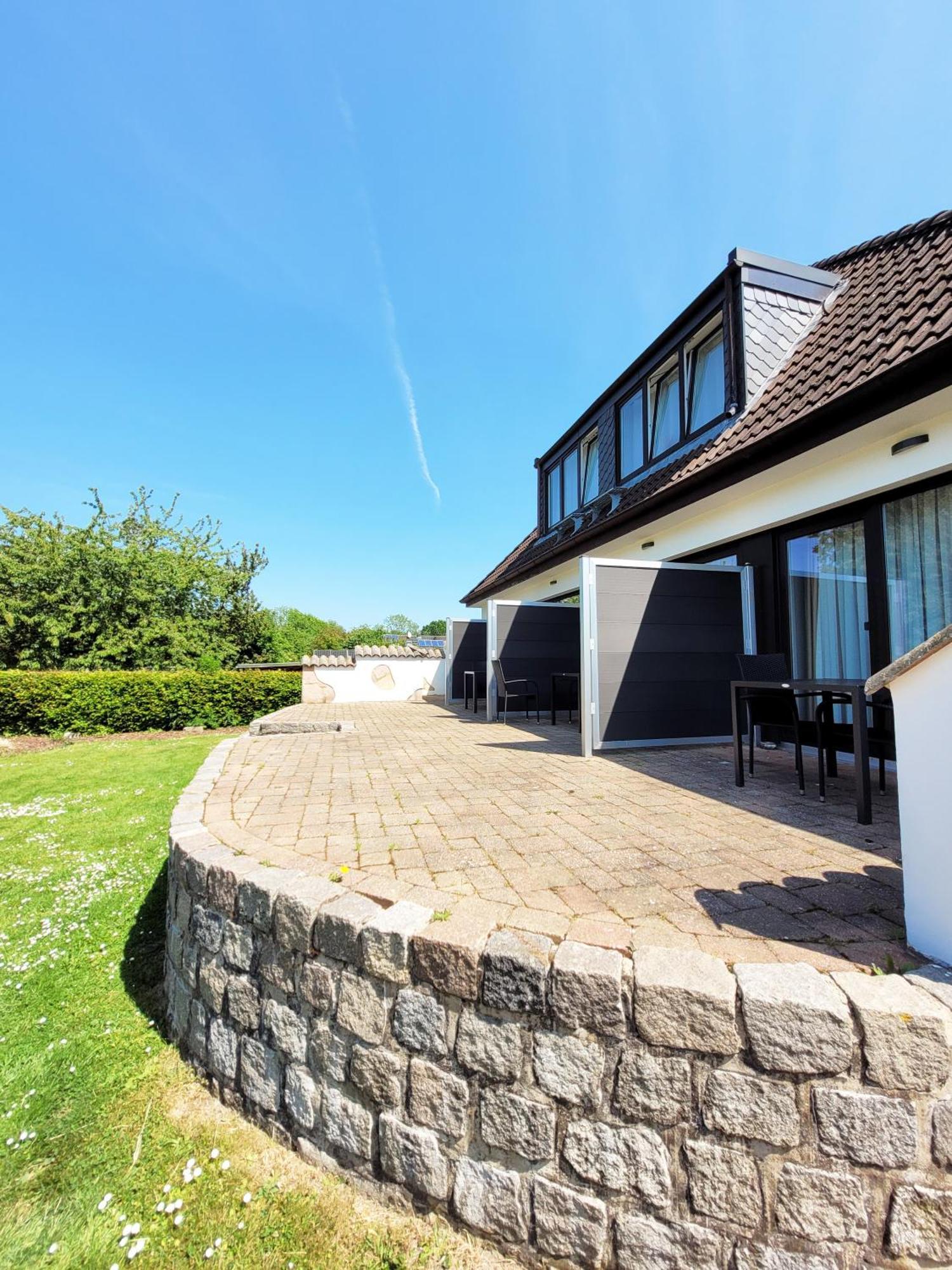 Hochwertige Ferienwohnung Mit Sonnenterrasse & Gartenblick, Nur Wenige Gehminuten Zum Strand Scharbeutz Exterior foto